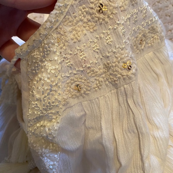 Cream/off white top with pretty details - Picture 5 of 5